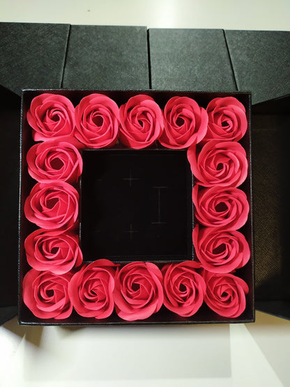 Caja de regalo con 16 rosas artificiales - additional image 16