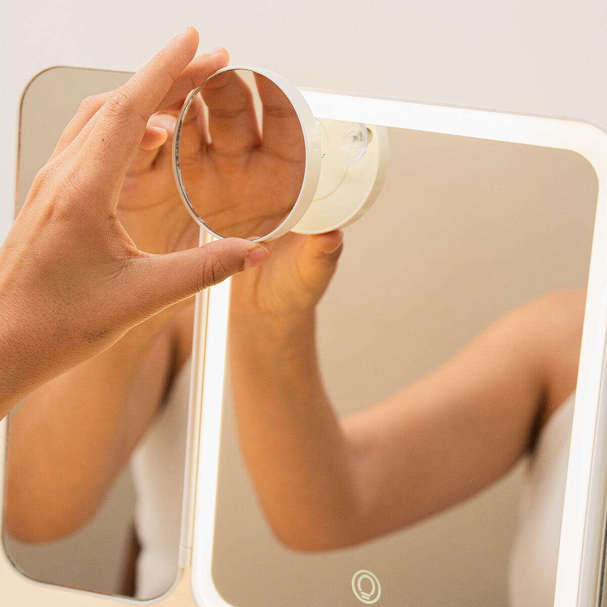 GlamVision Pro – Espejo LED Tríptico Profesional